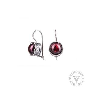 Stříbrné náušnice s granáty