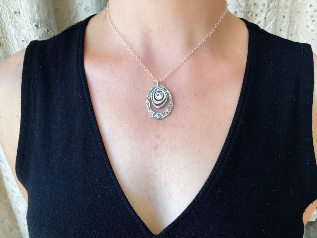 Stříbrný náhrdelník se zirkonem - Obrázek 2