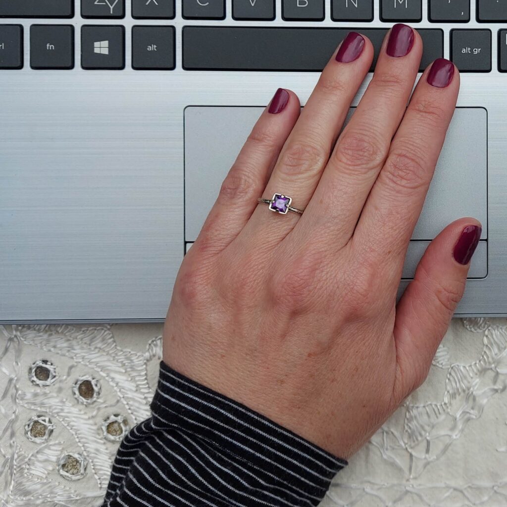 Stříbrný prsten se zirkonem - Obrázek 2