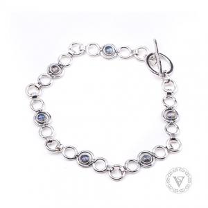 Stříbrný náramek s labradority