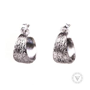 Stříbrné náušnice s jemným reliéfem