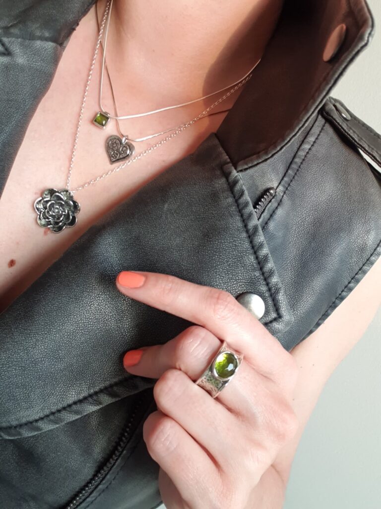 Stříbrný prsten s peridotem - Obrázek 2