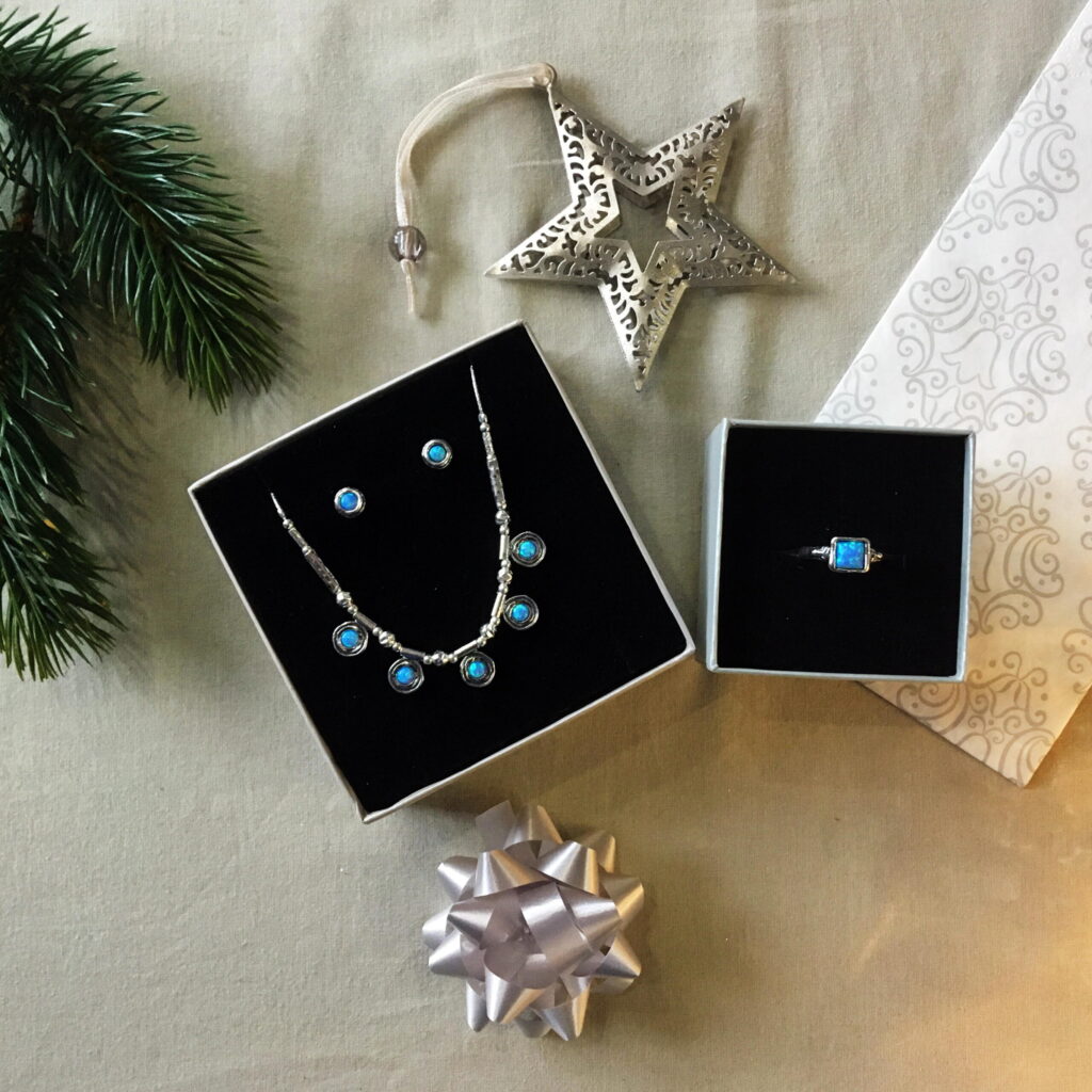 Stříbrný prsten s opály - Obrázek 4