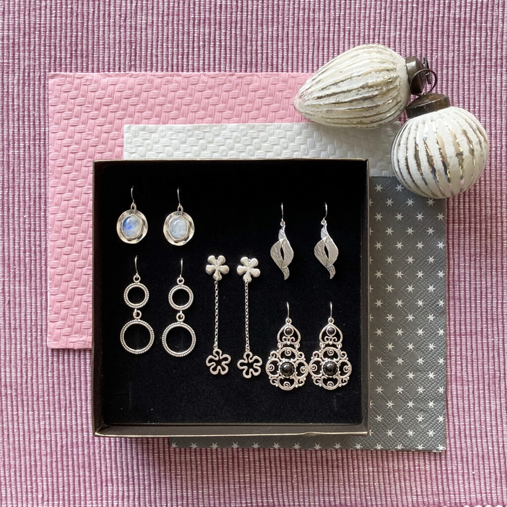 Stříbrné náušnice s moonstony - Obrázek 2