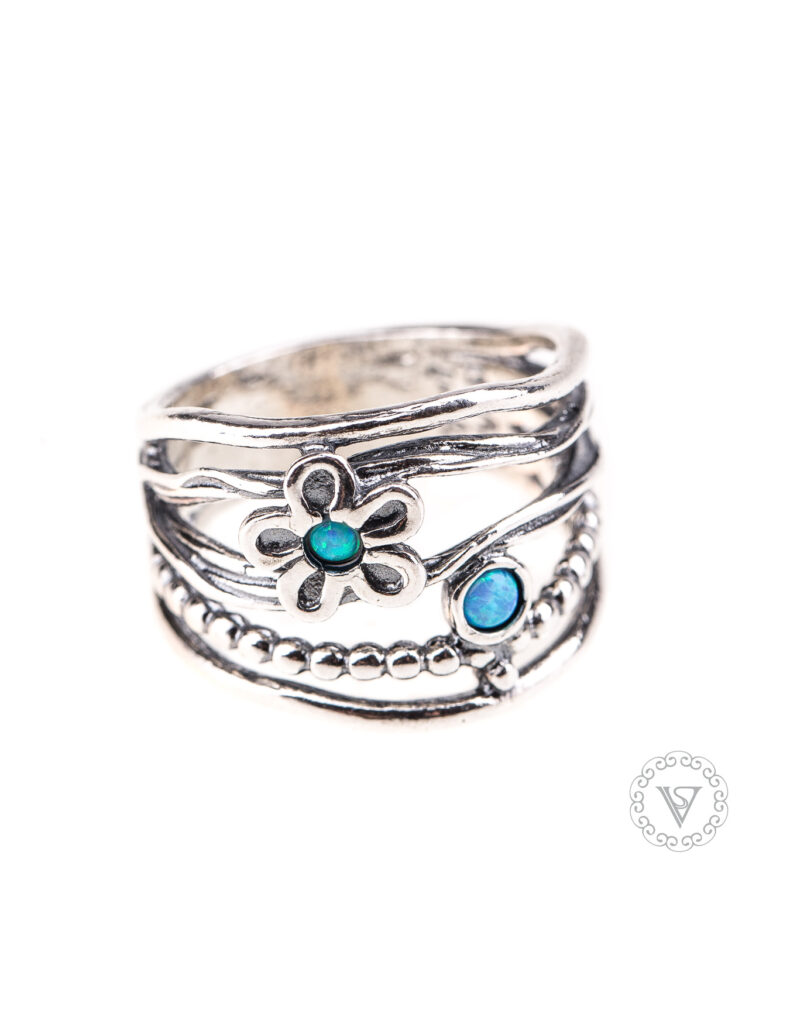 Stříbrný prsten s kytičkou a opály