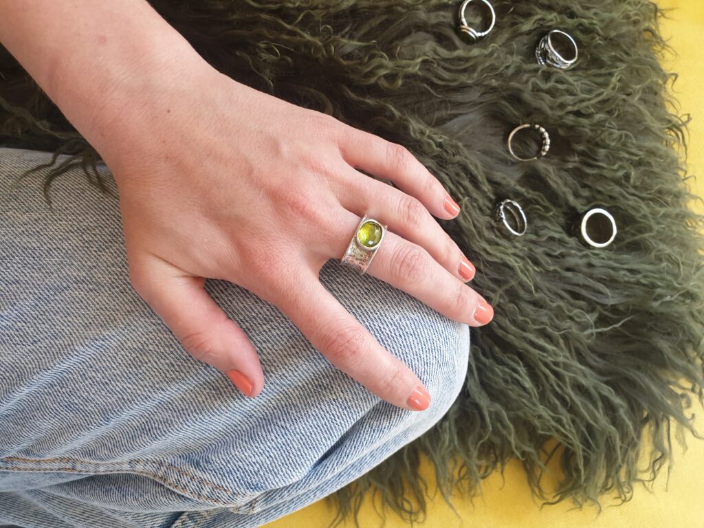 Stříbrný prsten s peridotem - Obrázek 4